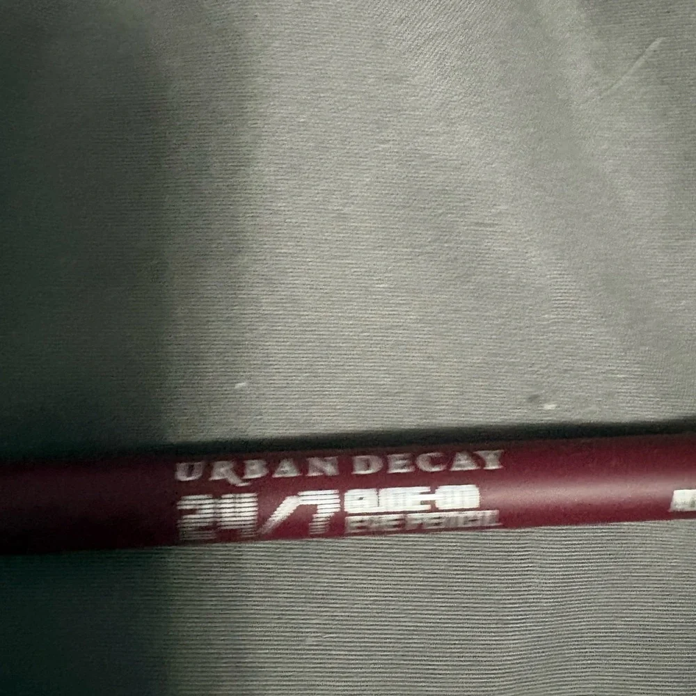 Urban Decay 24/7 Glide-On Eye Pencil in Deep Maroon - Picture 3 of 3